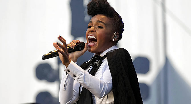 Grammy-nominated R&B artist Janelle Monae, using a Sennheiser 2000 Series wireless mic with a 935 capsule, delivered an electrifying performance to the crowds at Montréal’s Osheaga Music and Arts Festival. (Photo Credit: © 2011 Pat Beaudry/Nick Leger)
