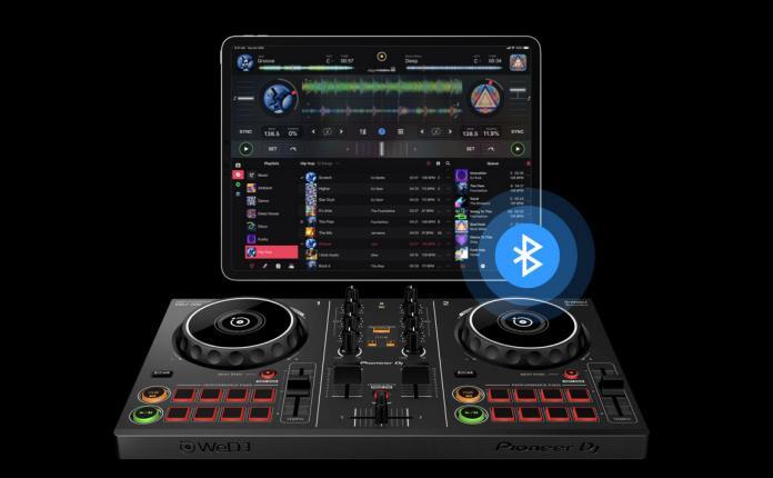 Algoriddim partners with Pioneer DJ for their new Smart DJ Controller DDJ-200